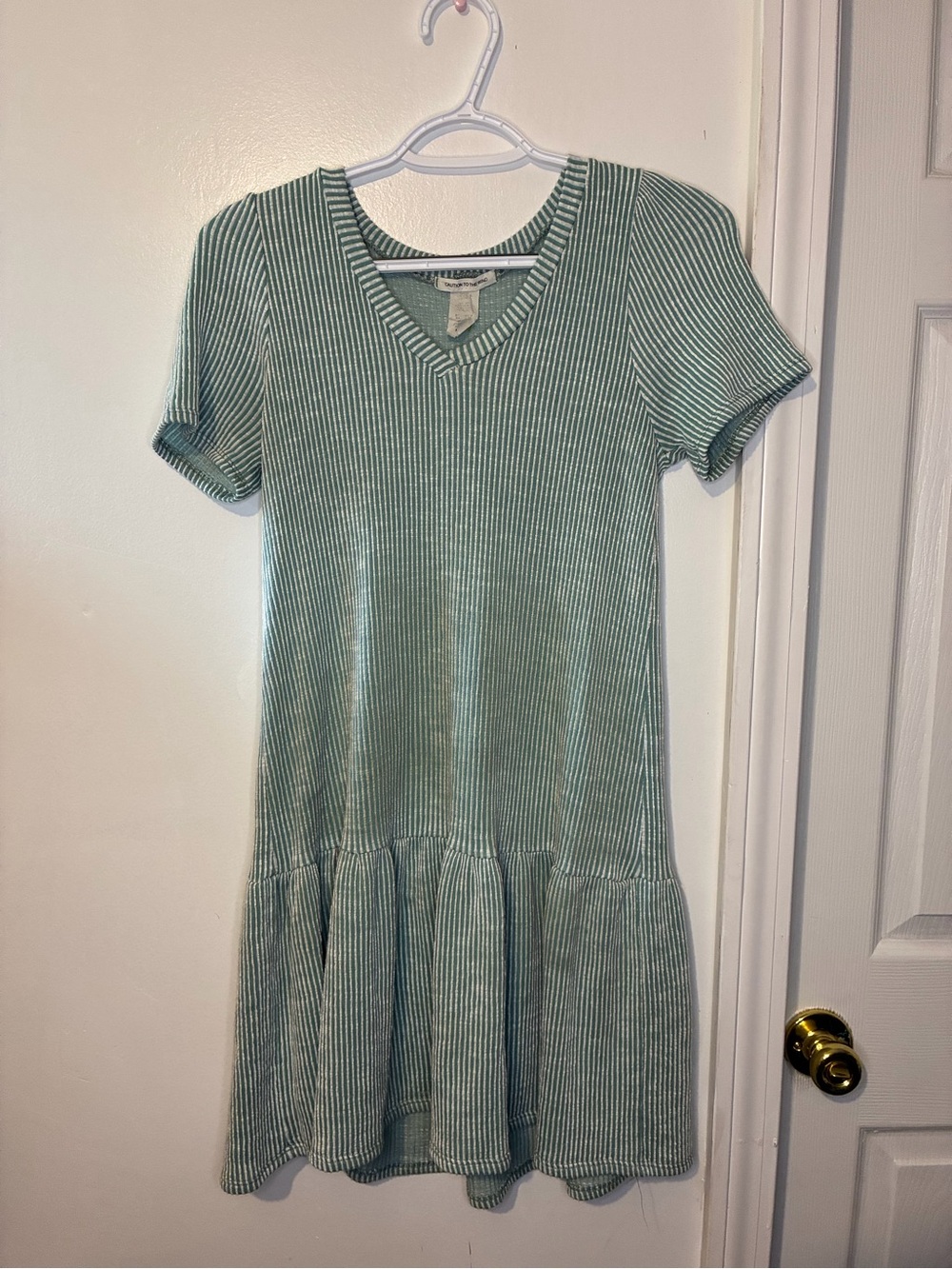 Ribbed V-Neck Short Sleeve Drop-Waist Dress in Mint Green